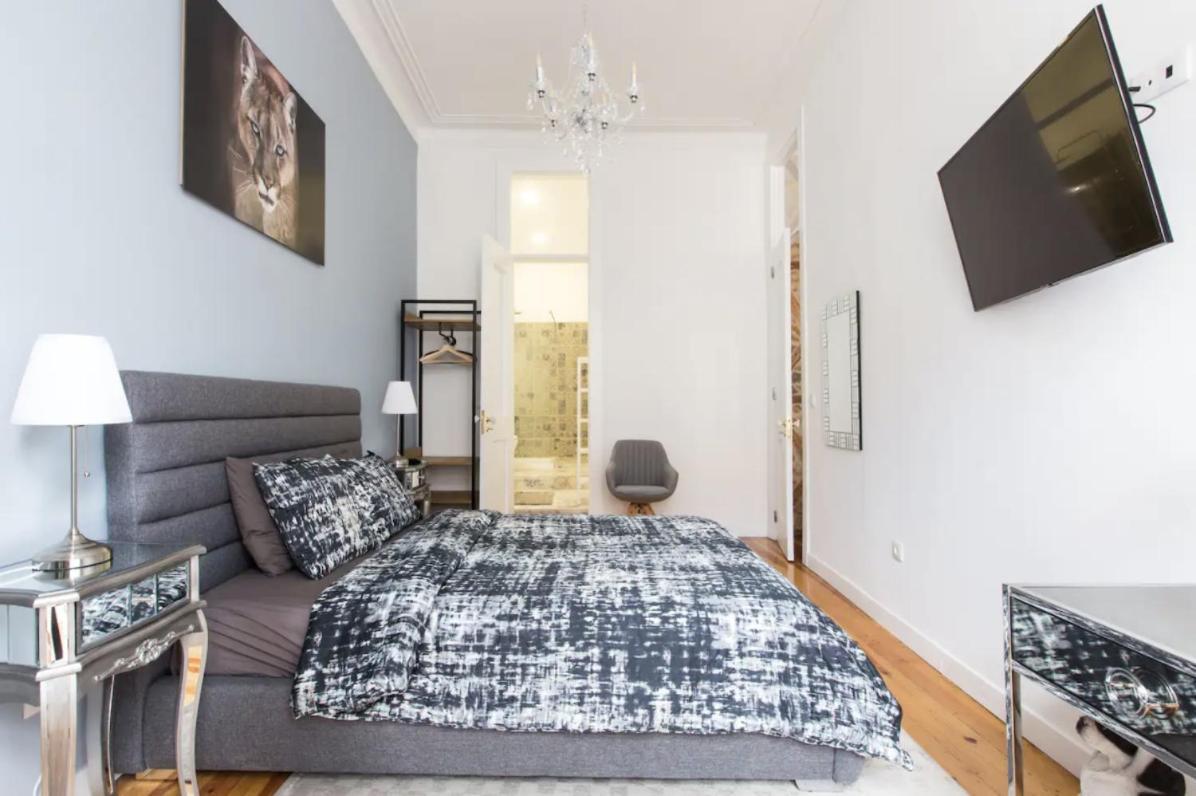 Beautiful 2br High Ceiling/50m From Timeout Market Lisboa