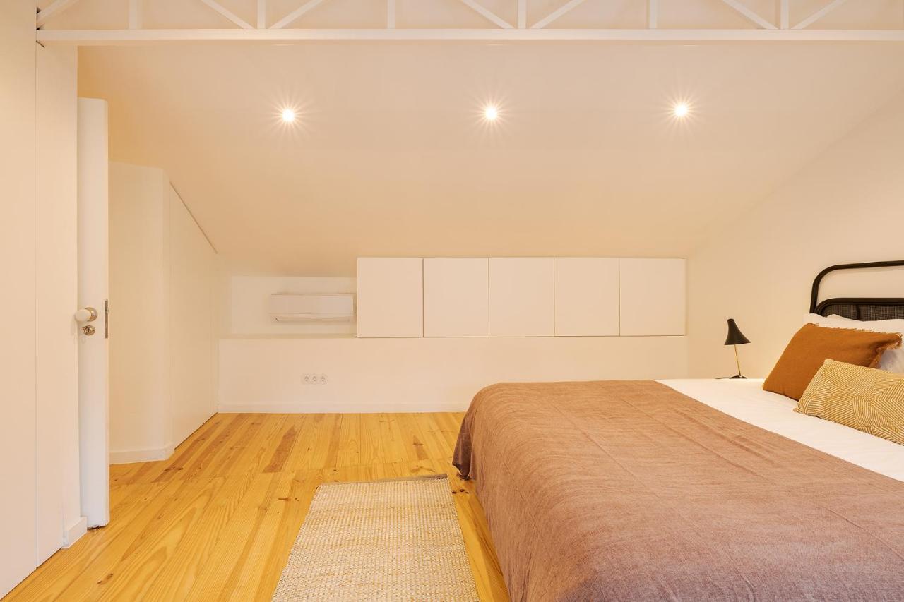 Apartment The Yellow House Spacious Duplex In Prazeres District *