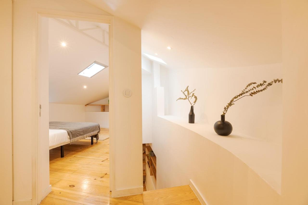 Apartment The Yellow House Spacious Duplex In Prazeres District Lisbon