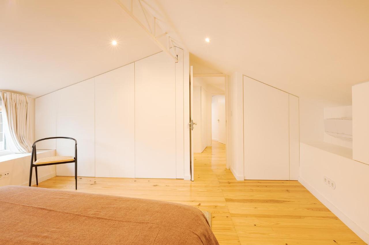 The Yellow House Spacious Duplex In Prazeres District Apartment Lisbon