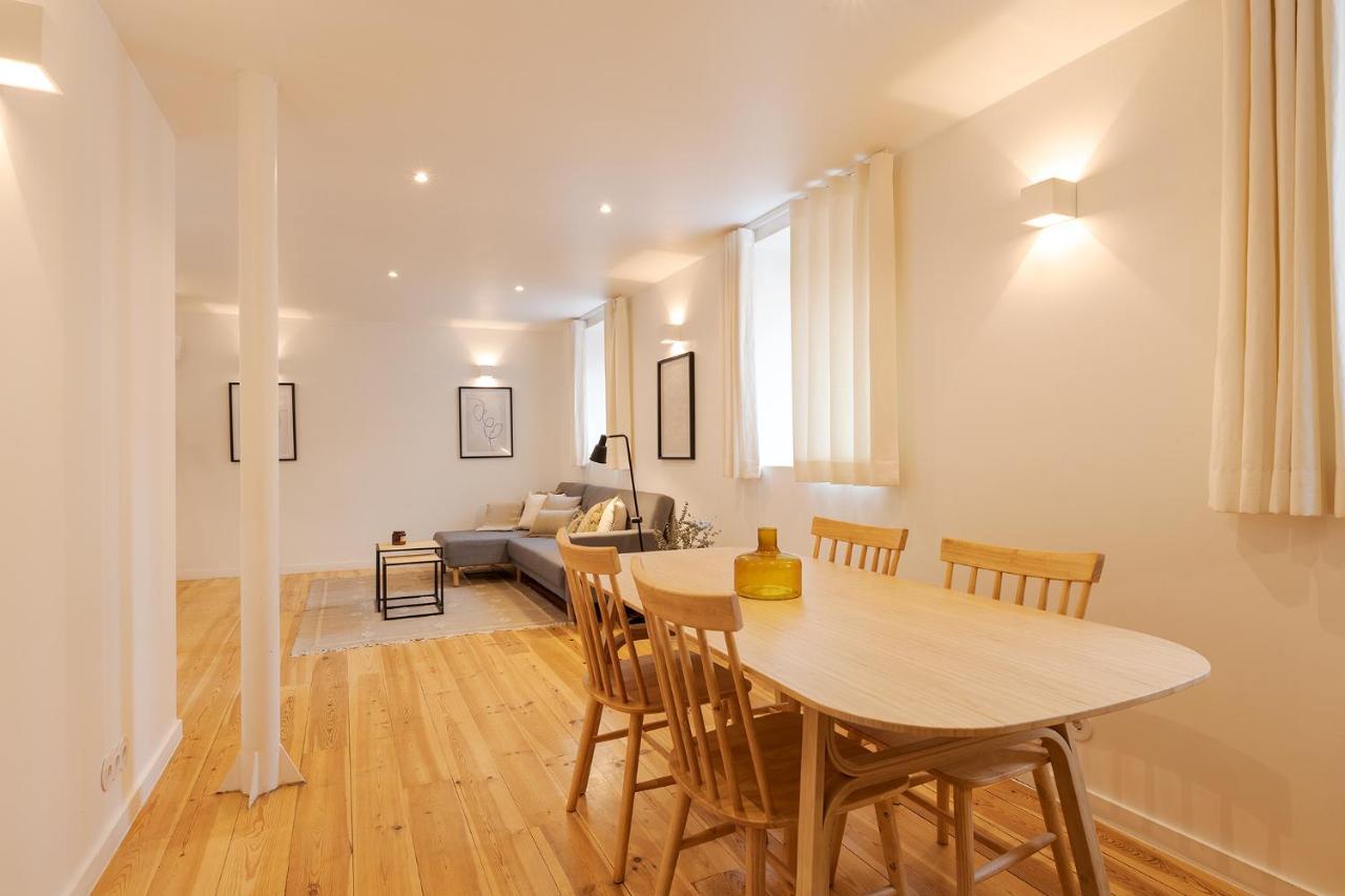 Apartment The Yellow House Spacious Duplex In Prazeres District