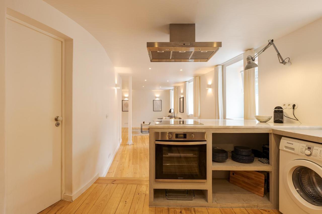 The Yellow House Spacious Duplex In Prazeres District *