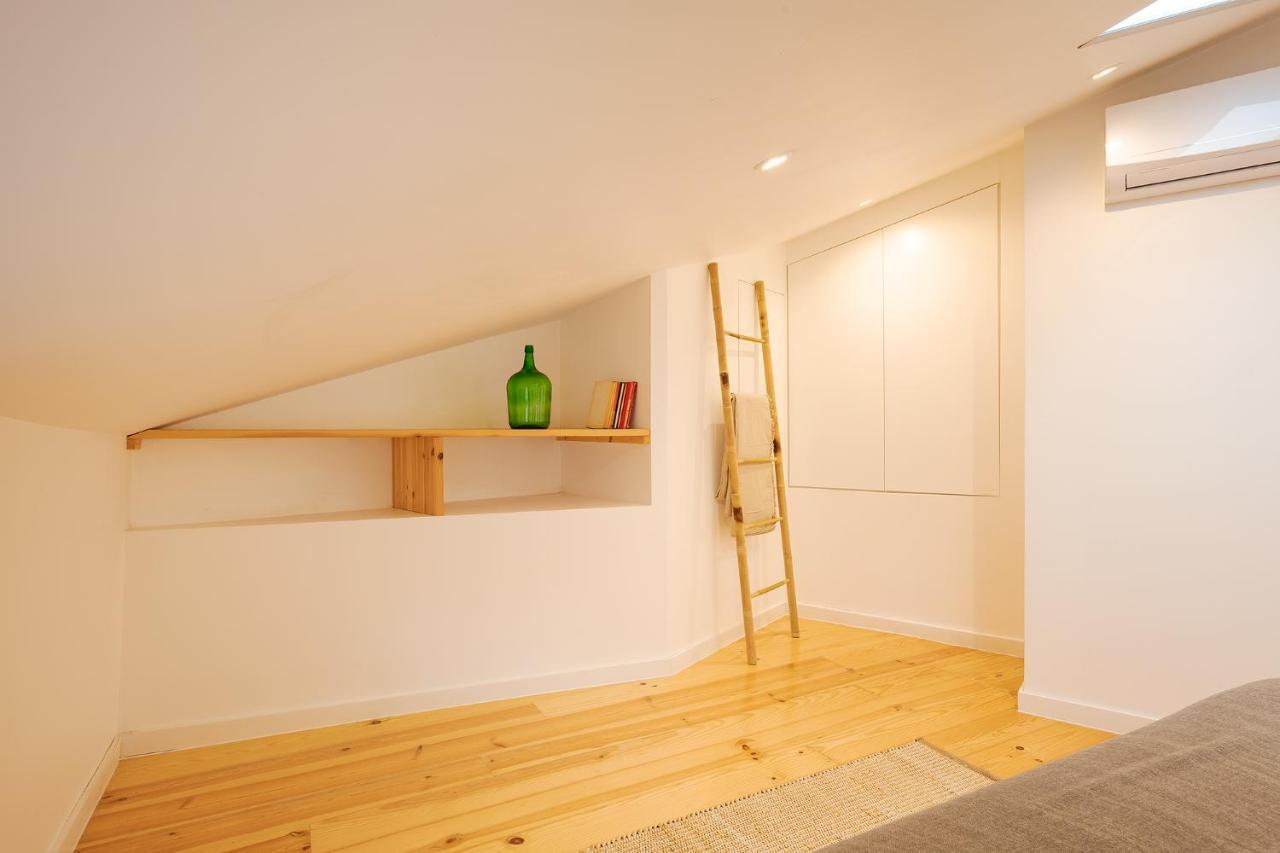 Apartment The Yellow House Spacious Duplex In Prazeres District Lisbon