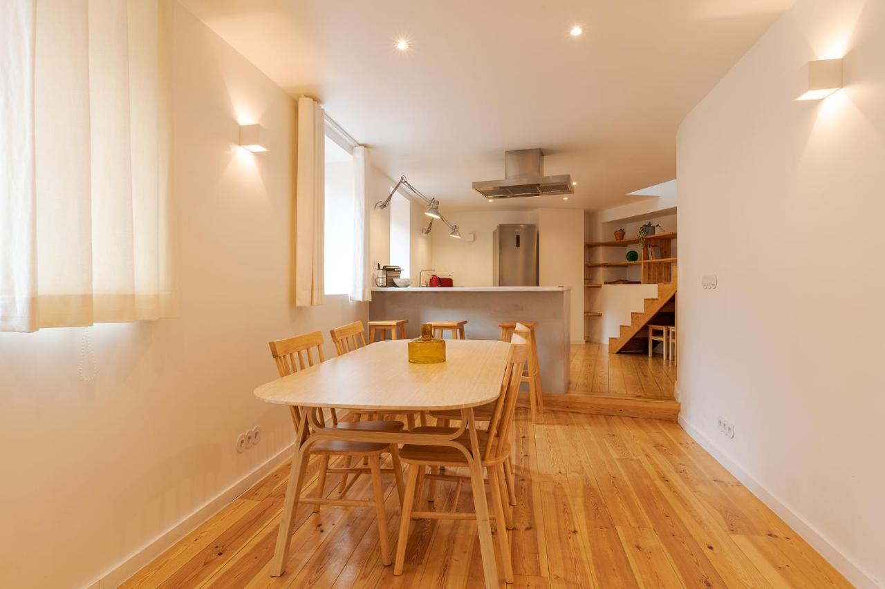 The Yellow House Spacious Duplex In Prazeres District *