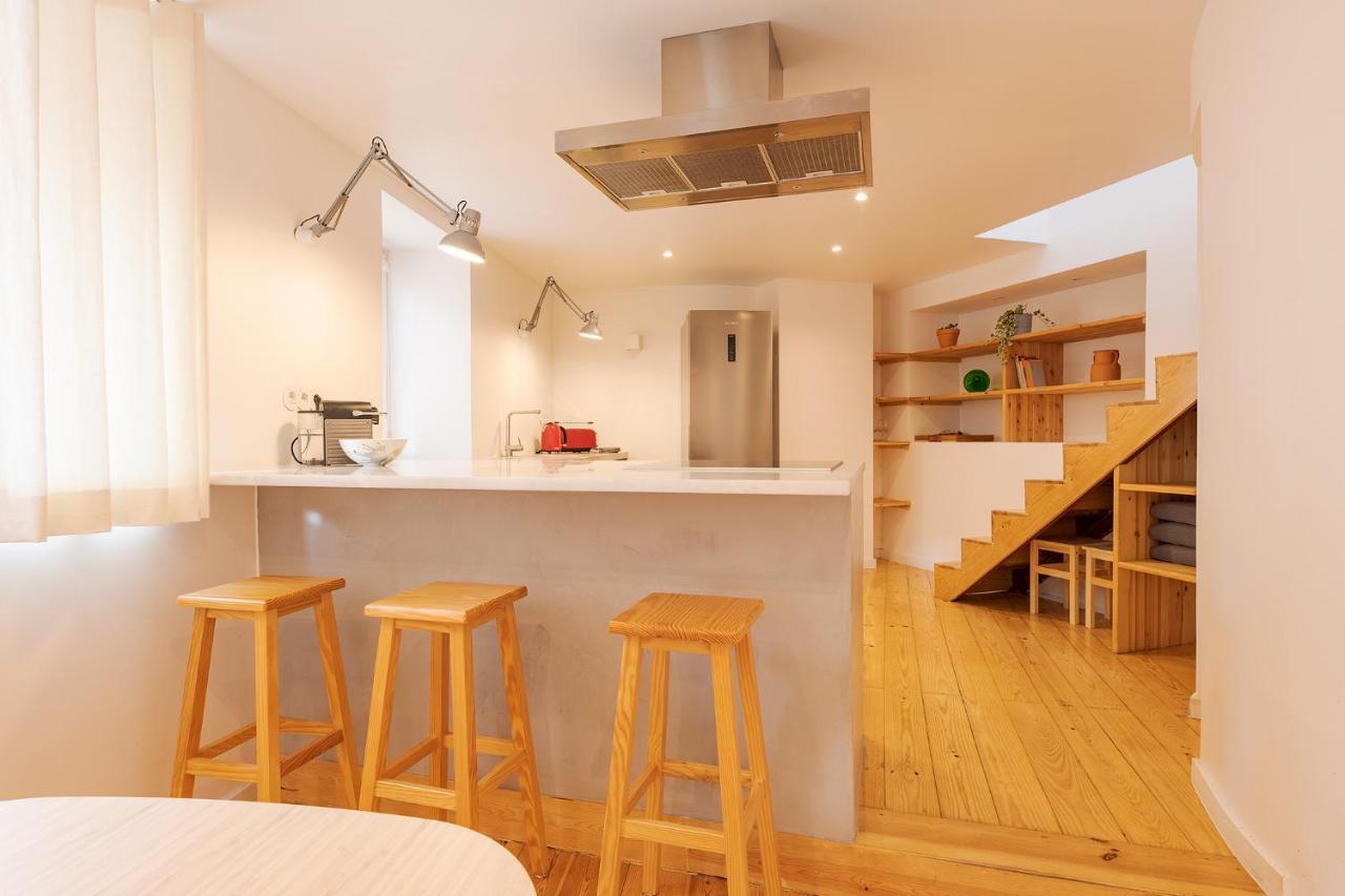 The Yellow House Spacious Duplex In Prazeres District *
