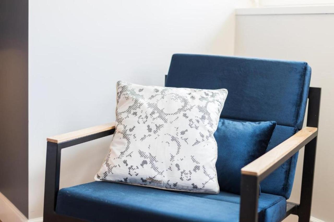 Apartment Airport Charming By Lovelystay *