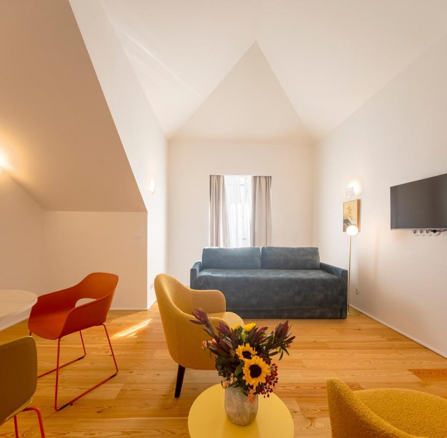 Serviced - Estrela Apartment