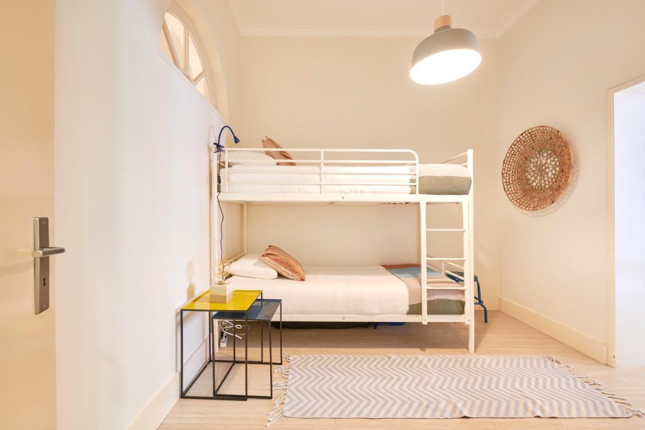 Apartment Charming 3br W/ Patio, By Timecooler