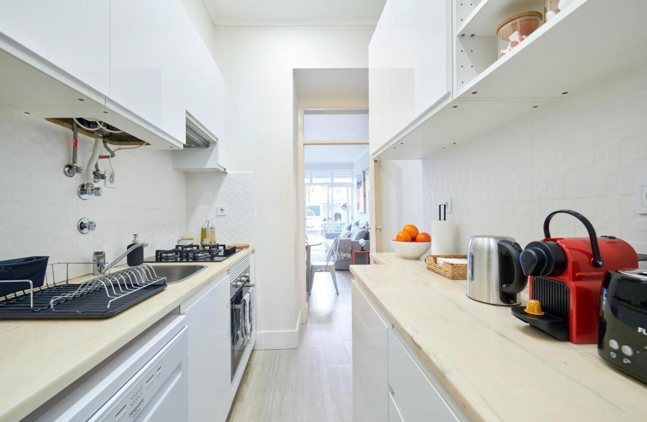 Charming 3br W/ Patio, By Timecooler Apartment Lisbon