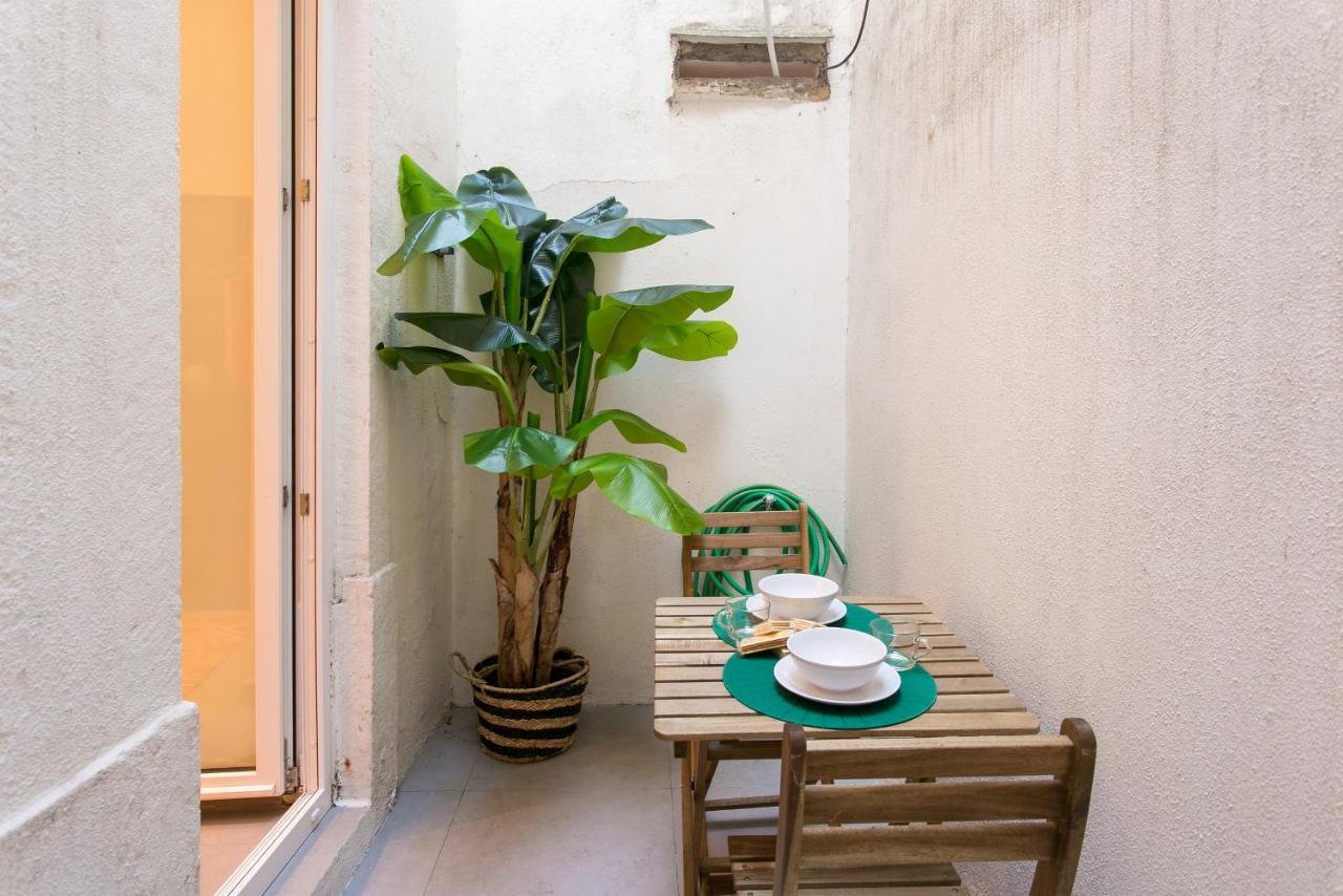 Apartment Beautiful House With Patio In Heart! Lisbon