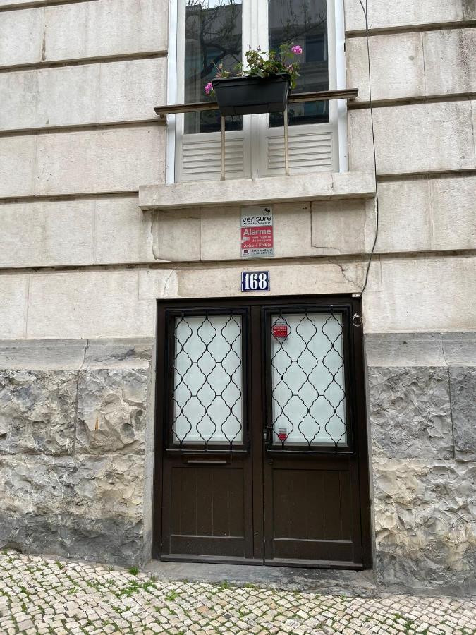 Guest house Bordeaux M1 R3 - & Comfortable Double With Private Patio & Shared Bathroom *