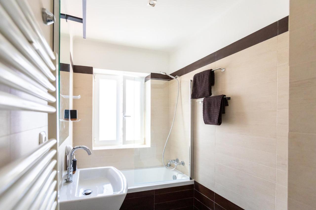 Ambassador River Shower Apartment Lisbon