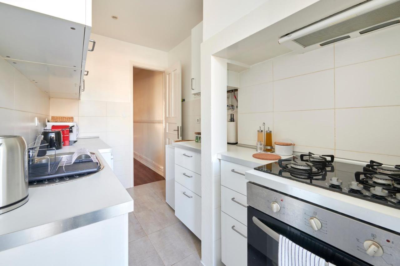 Quiet And 2br Apt, By Timecooler Lisbon
