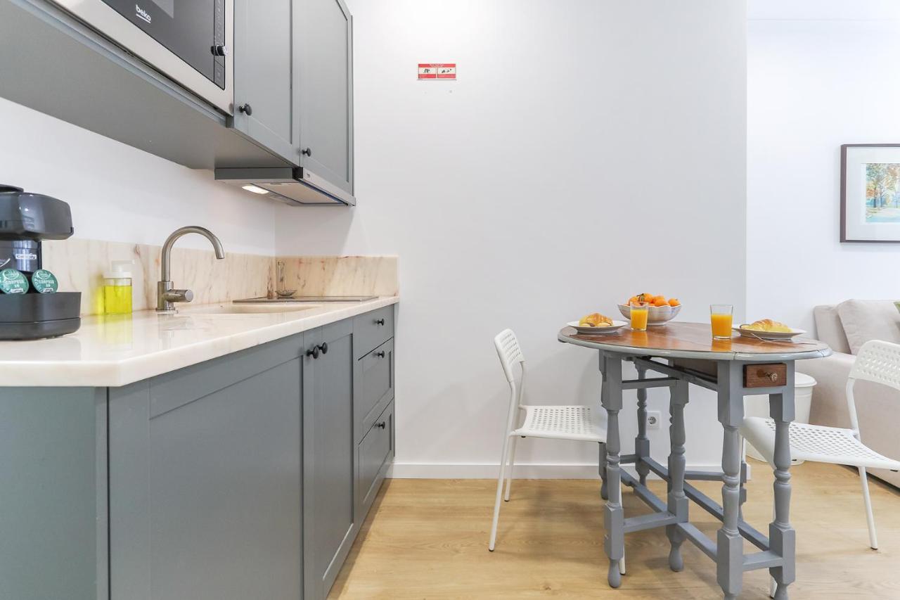 Portucale ! Stylish Campo Ourique Apartment Lisbon