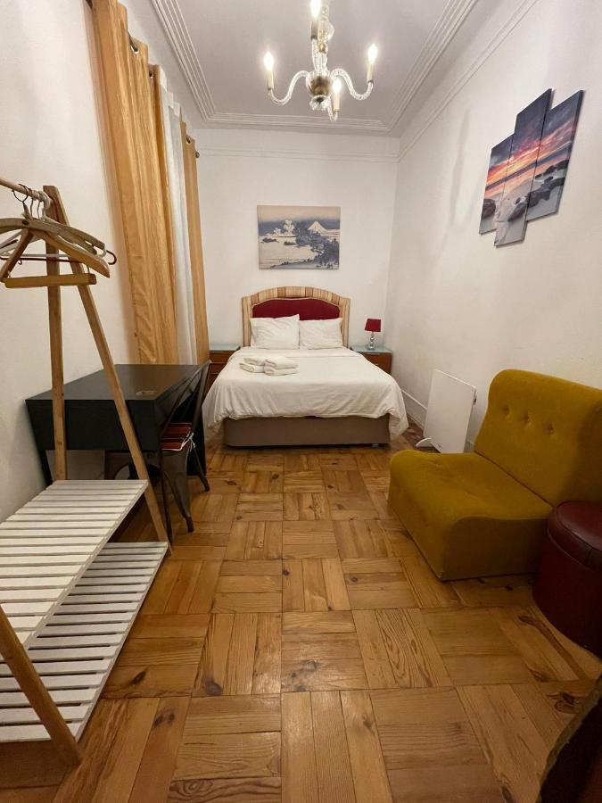 Bordeaux M1 R3 - & Comfortable Double With Private Patio & Shared Bathroom Guest house *