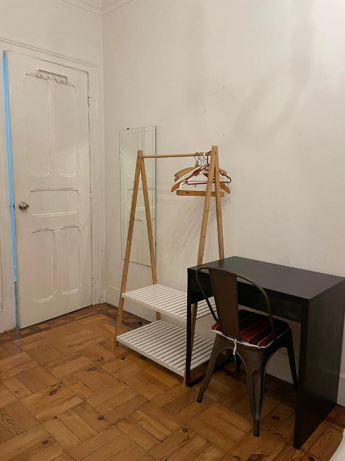 Bordeaux M1 R3 - & Comfortable Double With Private Patio & Shared Bathroom Guest house