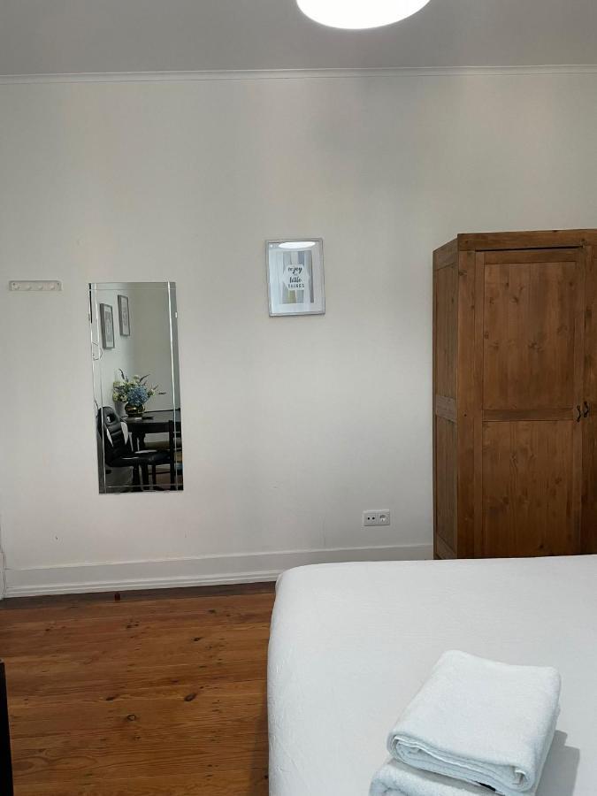 Casa de hóspedes Retro M2 R4 - Lovely Double With Shared Bathroom Lisboa