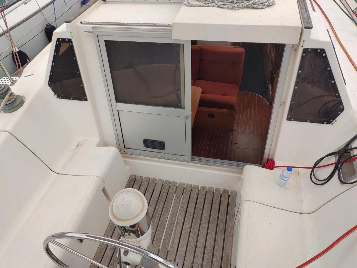 Zeebra - Jeanneau Espace 1000 Sailboat Botel