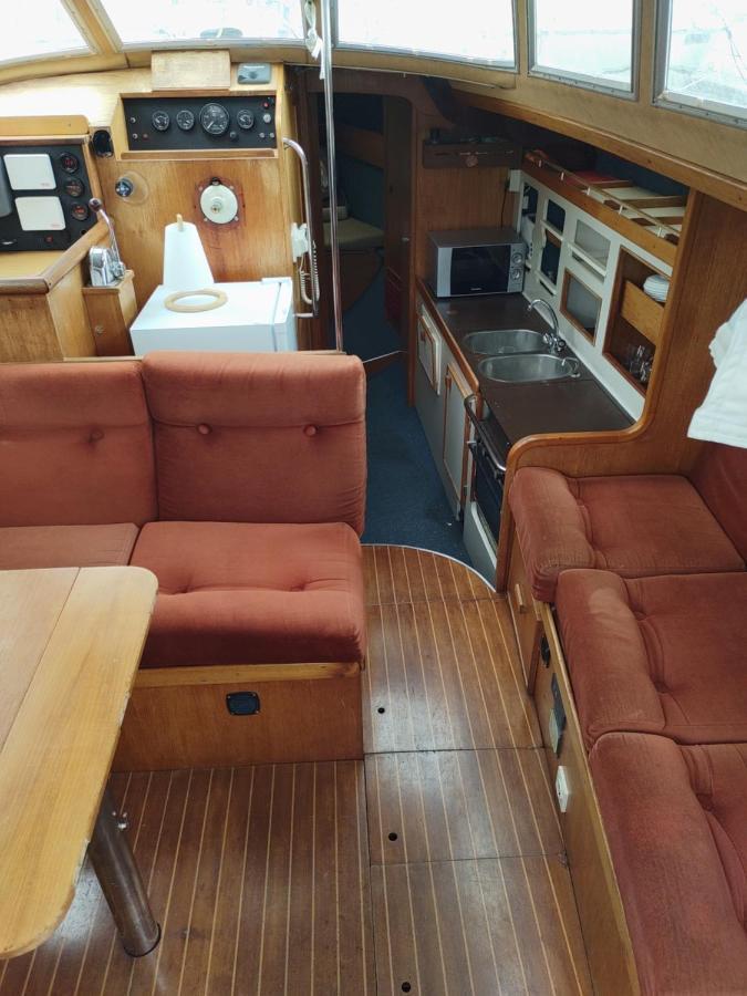 Botel Zeebra - Jeanneau Espace 1000 Sailboat *