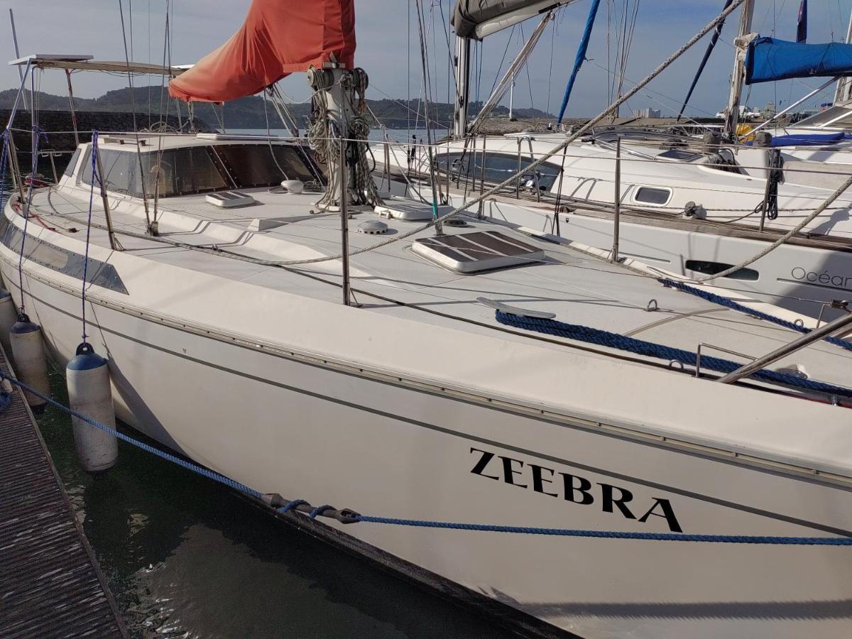 Botel Zeebra - Jeanneau Espace 1000 Sailboat