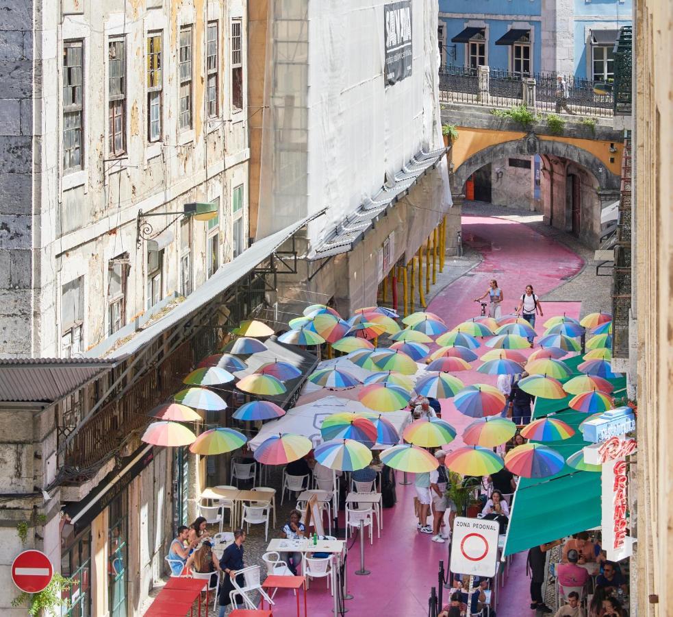 Apartment Sunny Pink Street Historical Apt, By Timecooler *