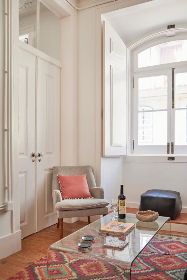 Sunny Pink Street Historical Apt, By Timecooler Lisbon