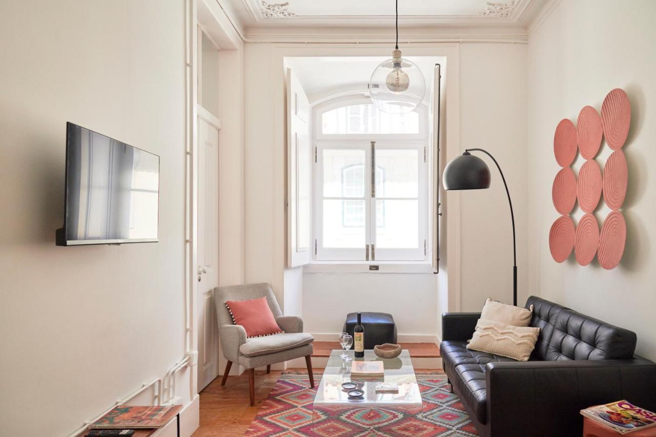Sunny Pink Street Historical Apt, By Timecooler Lisbon