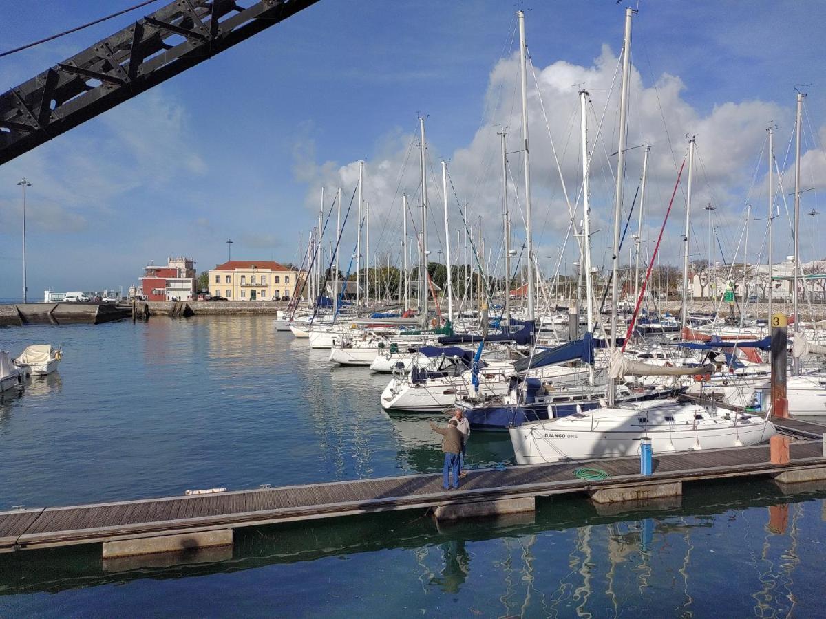 Botel Zeebra - Jeanneau Espace 1000 Sailboat