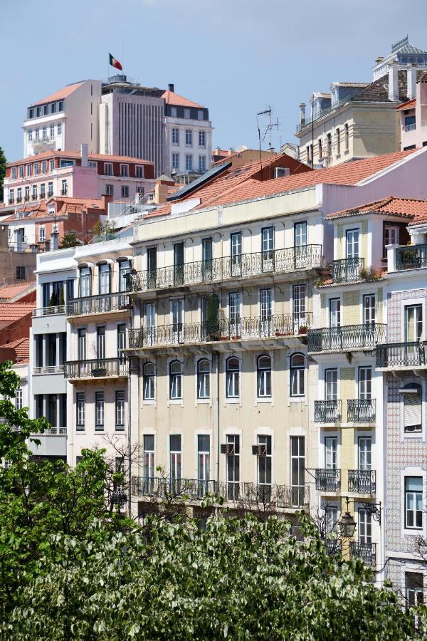 Sunny Pink Street Historical Apt, By Timecooler *