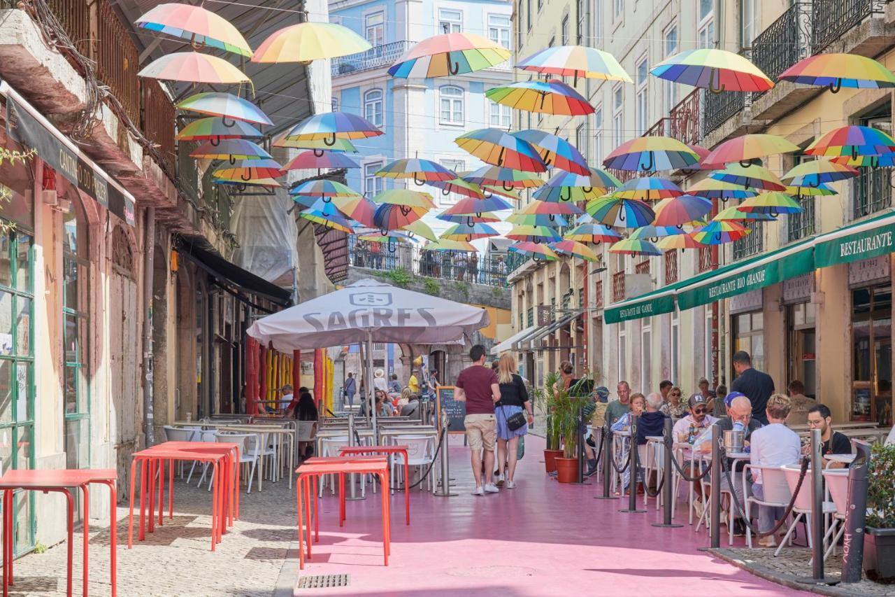 Sunny Pink Street Historical Apt, By Timecooler