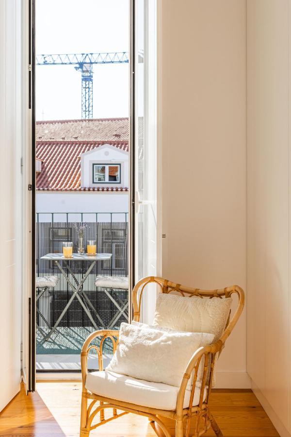 Bright Tailor Made Flat With A View In Estrela Lisbon