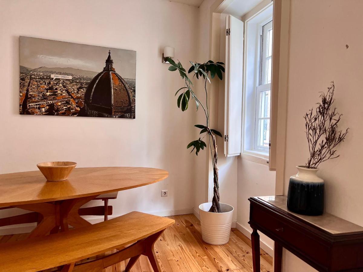 Bright And Sunny Apartment Lisbon