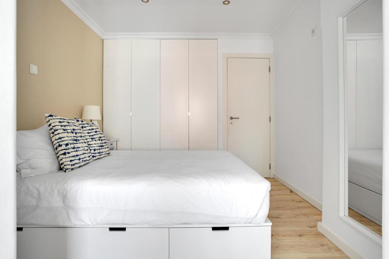 Modern 2 Bedroom In Estrela With Outside Terrace! Amazing For Families, Couples, Friends Apartment