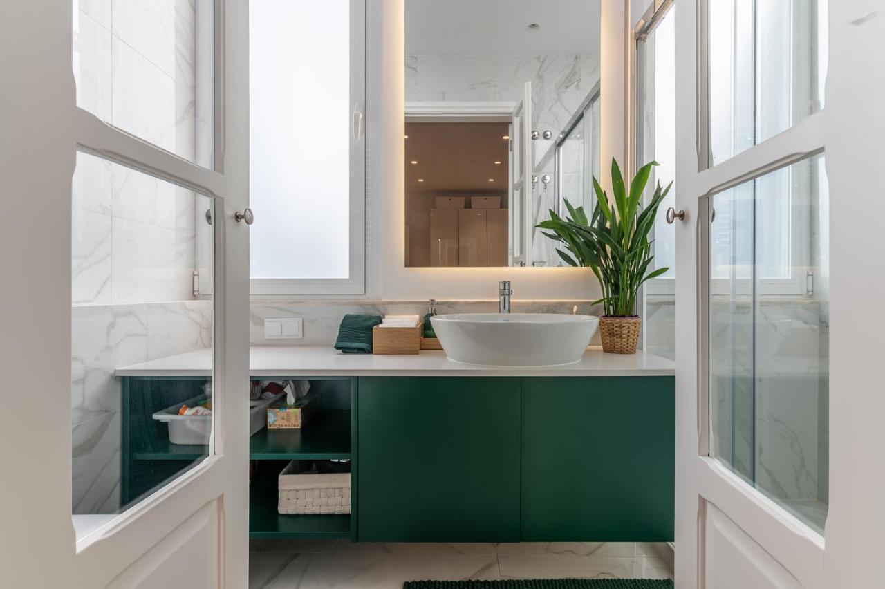 Angelina Vidal Duplex With Terrace *
