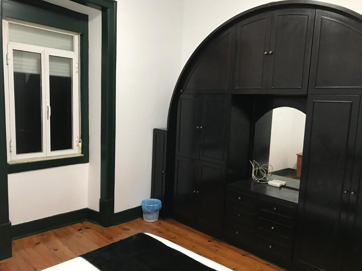 Homestay Sublime Black Bedroom Lisbon