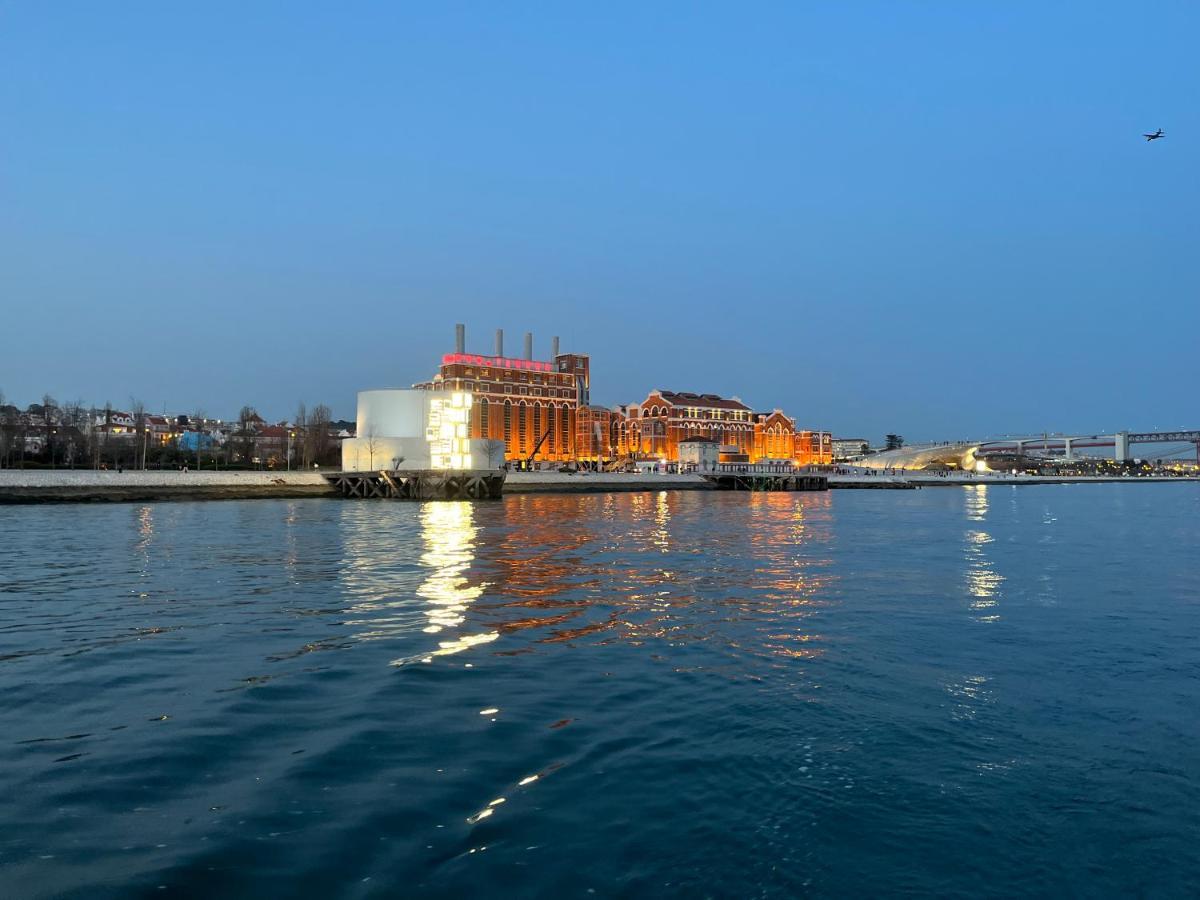 Botel In A Boat - Lisbon