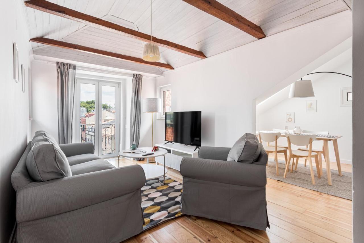 Joivy Stylish 2-bed Apt With Balcony In Lapa, 5mins To National Museum Of Ancient Art Apartment