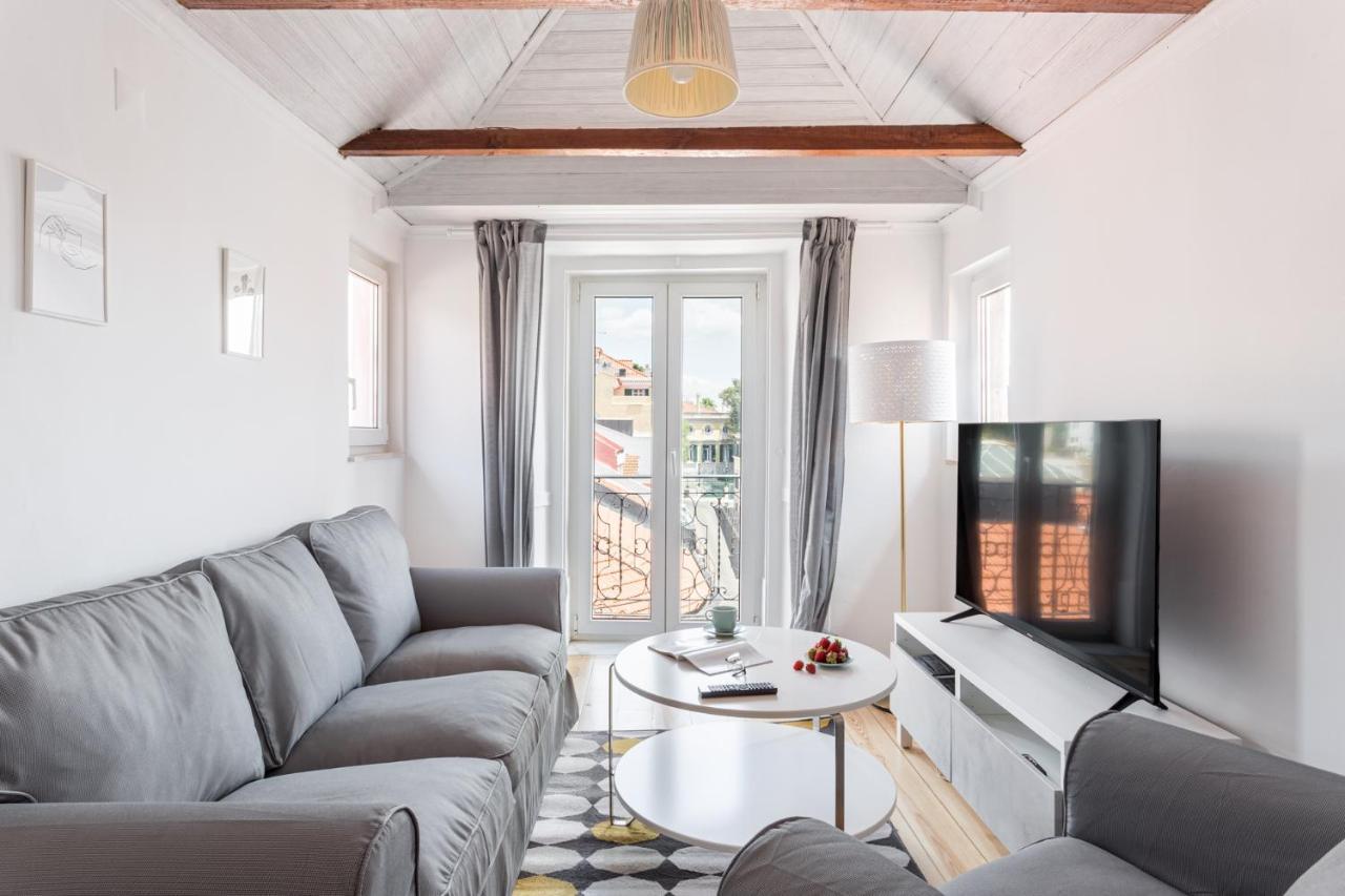 Joivy Stylish 2-bed Apt With Balcony In Lapa, 5mins To National Museum Of Ancient Art