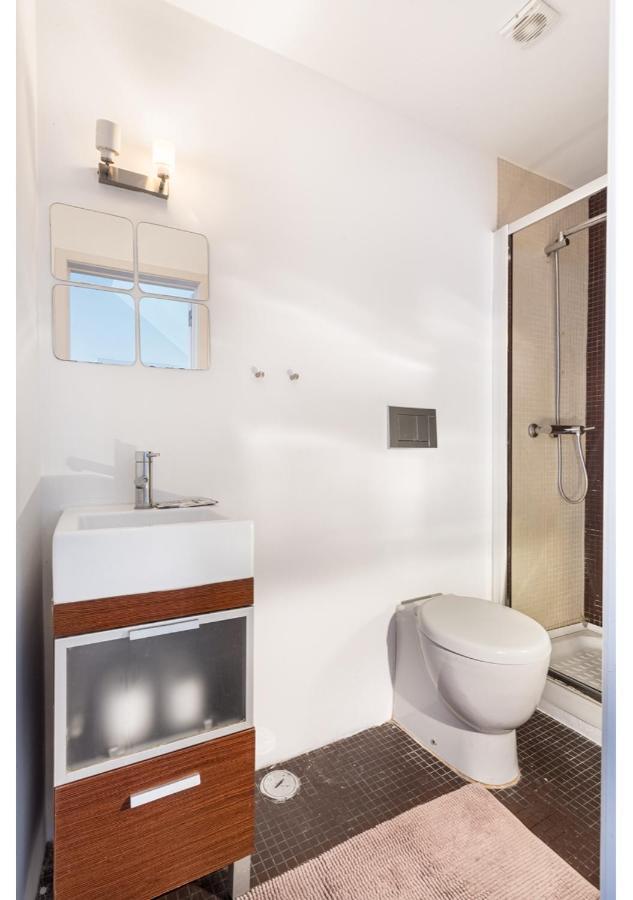 Joivy Stylish 2-bed Apt With Balcony In Lapa, 5mins To National Museum Of Ancient Art Apartment Lisbon