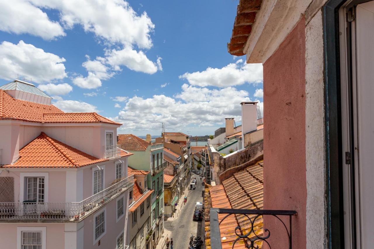 Joivy Stylish 2-bed Apt With Balcony In Lapa, 5mins To National Museum Of Ancient Art Apartment *