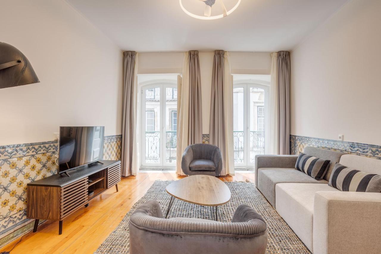 Apartment Hip & Renovated T.m. Flat In Bairro Alto Lisbon