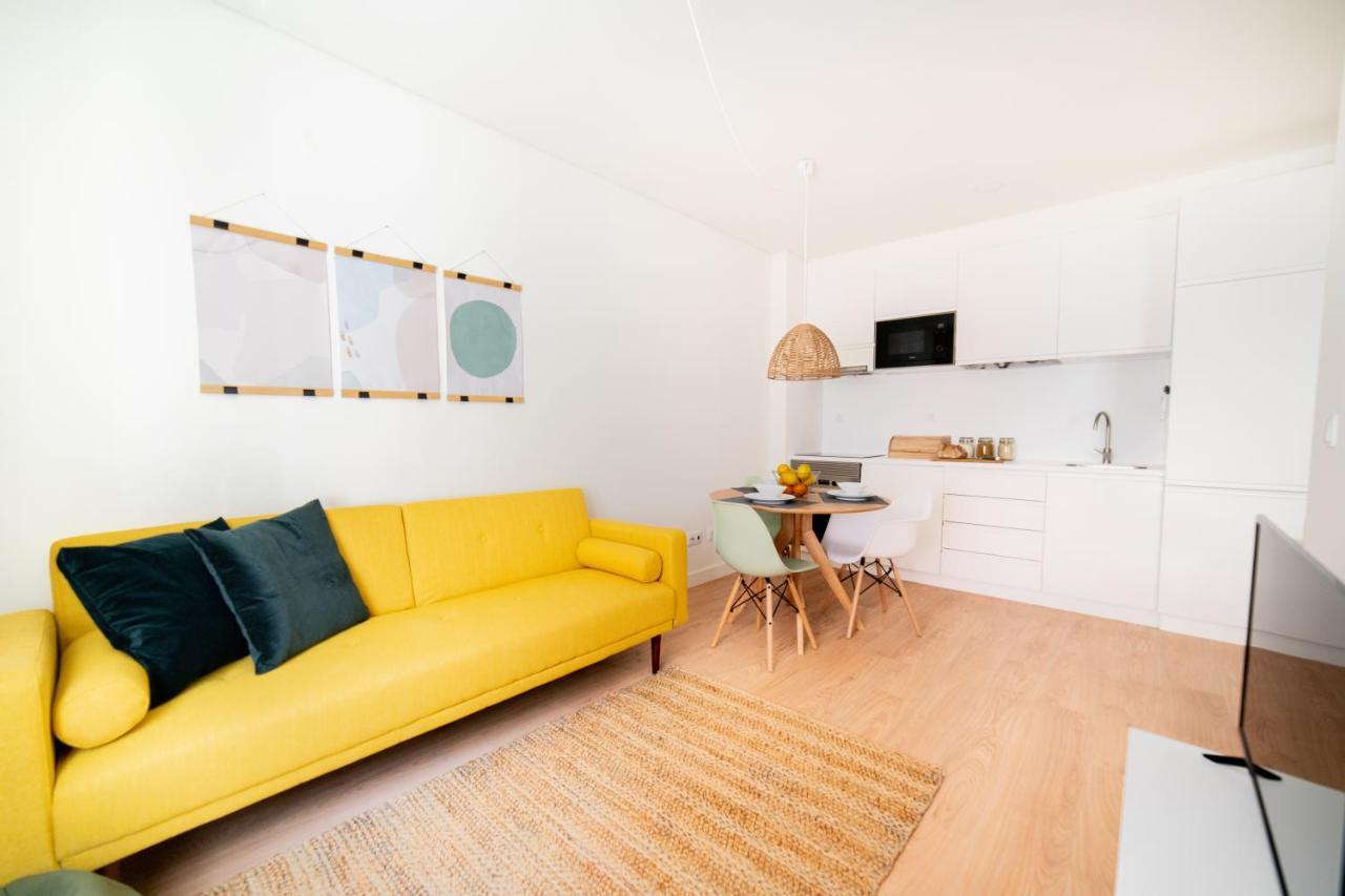 Monsanto Hill House - No. 565 1d *