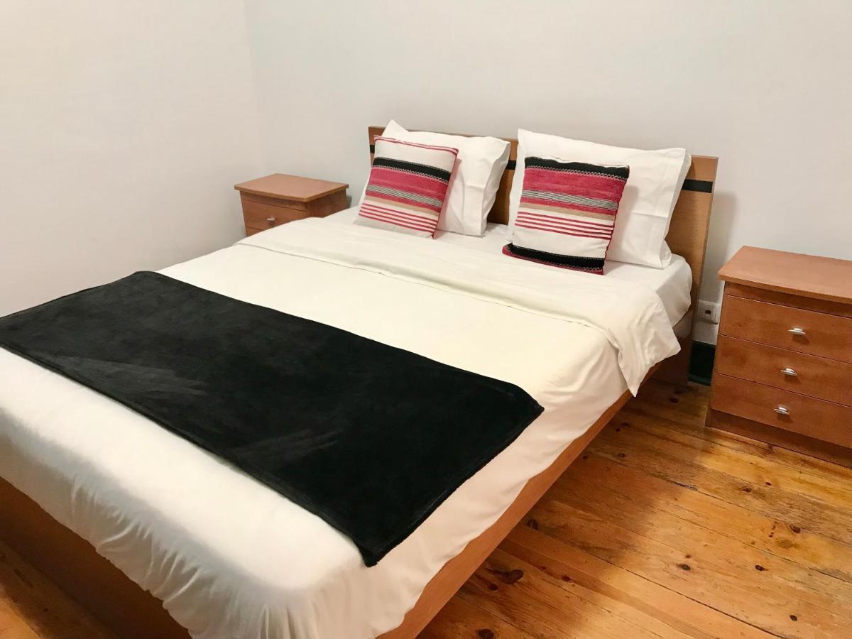 Sublime Black Bedroom Homestay Lisbon