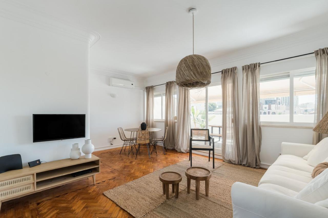 Casa Boma - Lighting With Private Balcony - Campolide I