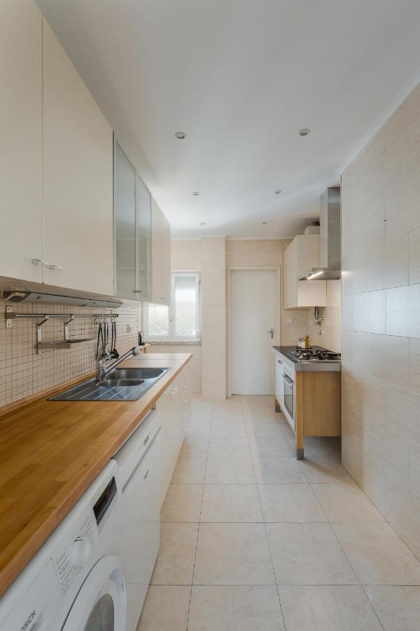 Casa Boma - Lighting With Private Balcony - Campolide I *