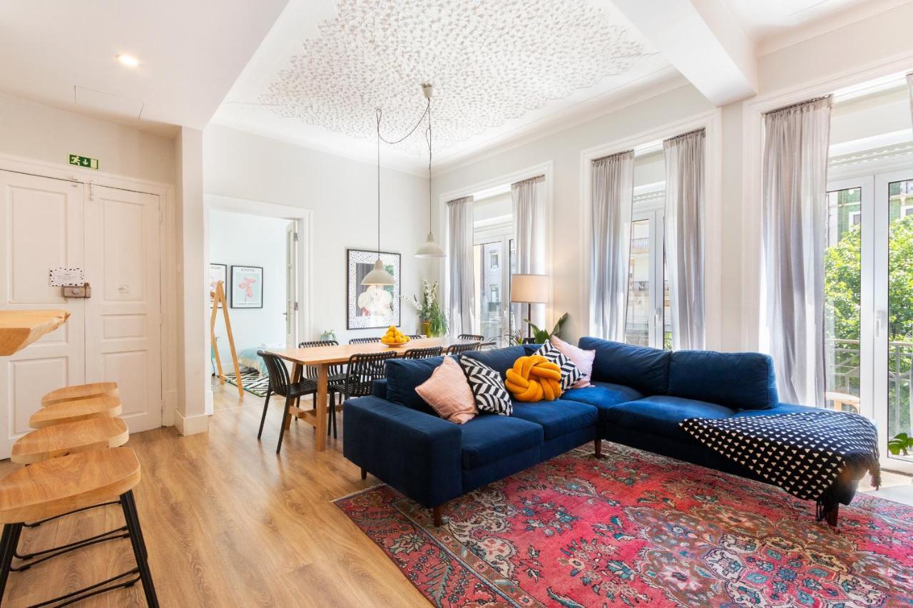 Bright Center, 10m From Subway, 6 Rooms, Up To 20 Ppl Holiday home Lisbon