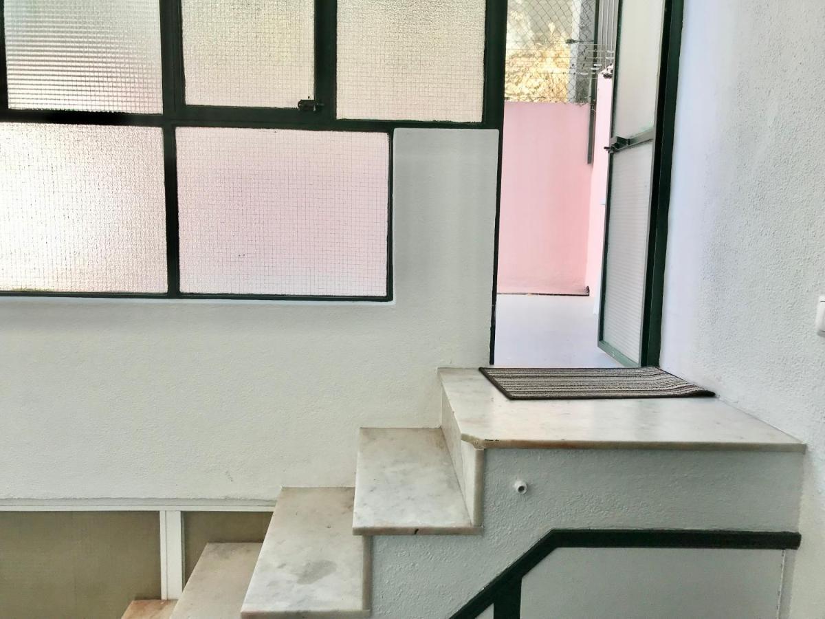 Sublime Black Bedroom Homestay Lisbon