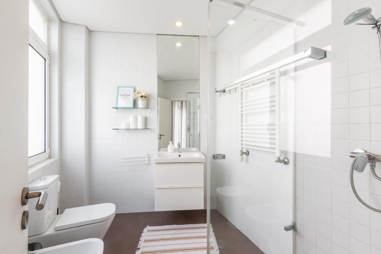 Holiday home Bright Center, 10m From Subway, 6 Rooms, Up To 20 Ppl Lisbon