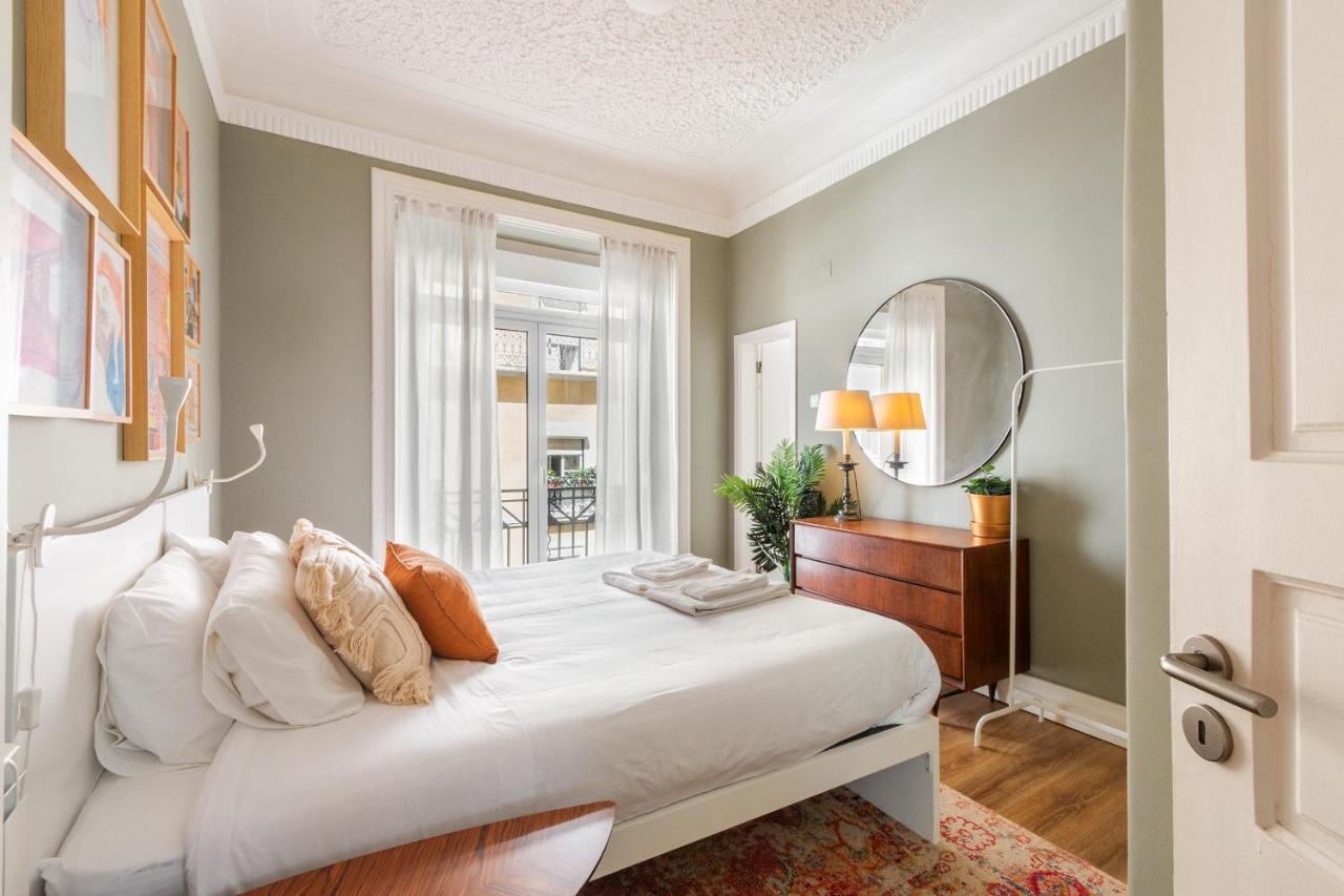 Bright Center, 10m From Subway, 6 Rooms, Up To 20 Ppl Holiday home
