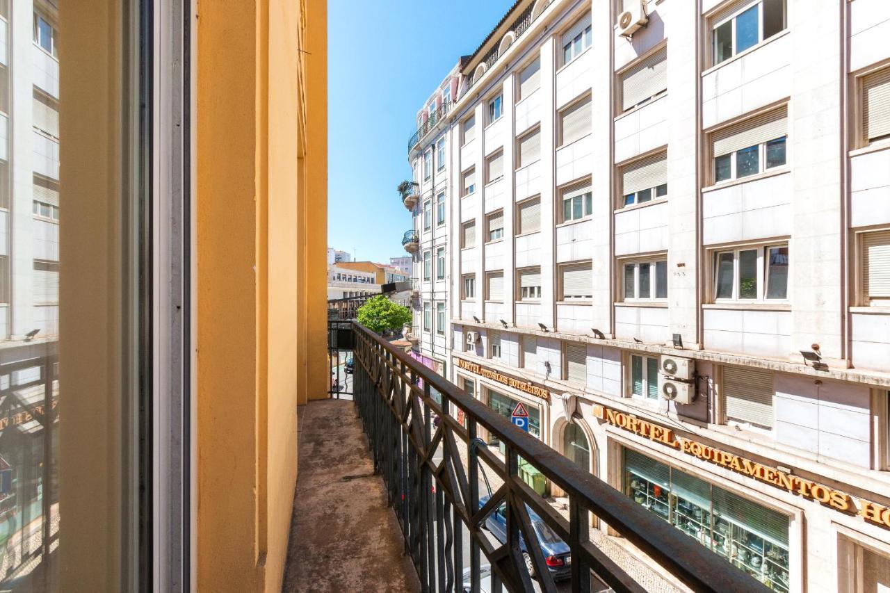 Holiday home Bright Center, 10m From Subway, 6 Rooms, Up To 20 Ppl Lisbon